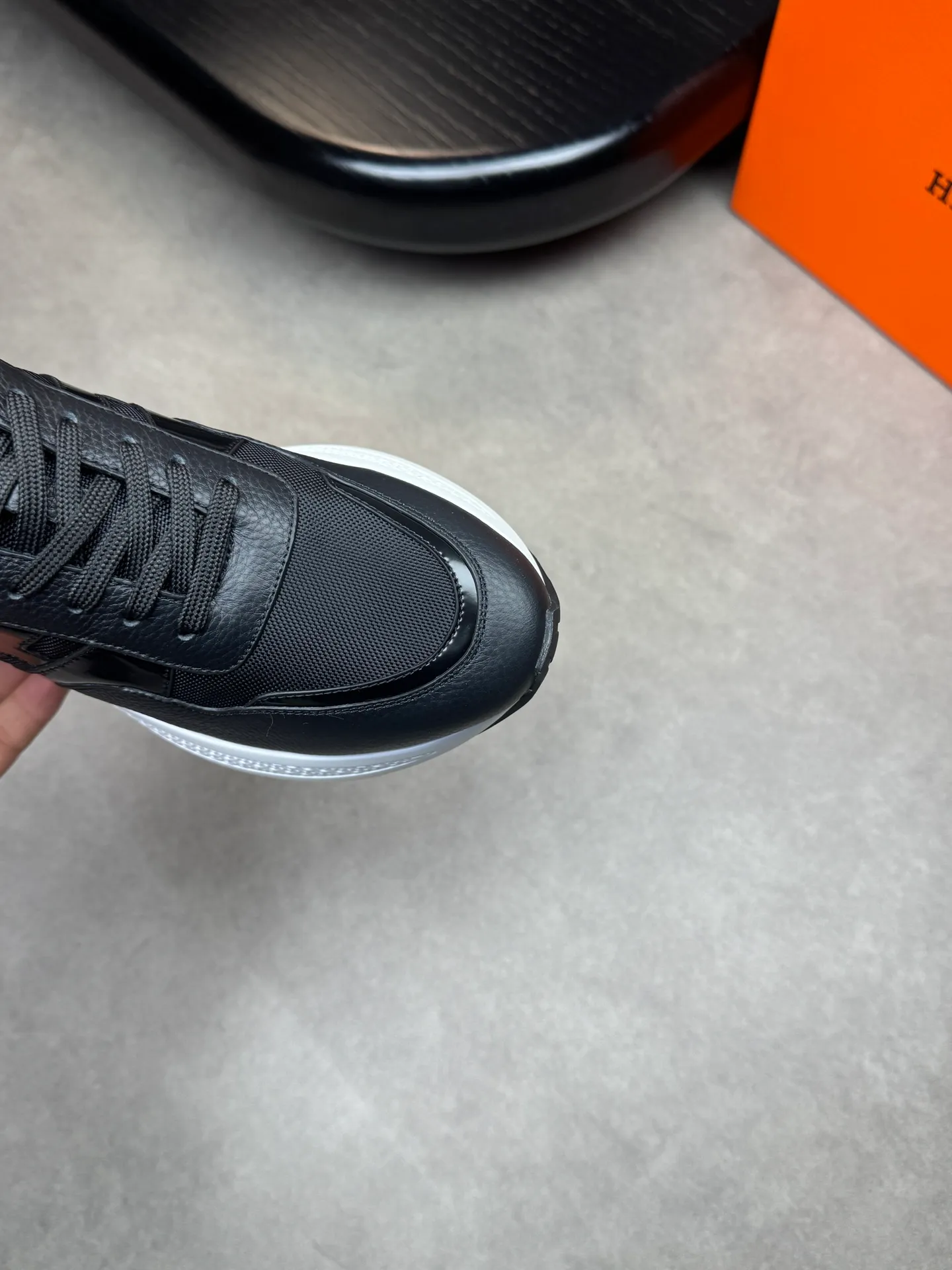 [HERMES] Hermès men's shoes 💰520💰 - high-end quality original items 🔍🔍🔍 casual sports shoes - upper: 🔝 pebbled calfskin, brand high mercerized canvas, body sewn with brand ´H´ totem, tongue brand logo cloth label - lining: water-dyed cowhide -Outsole: Ultra-light T men's shoes 💰U foam·rubber; two-color molded outsole -Ultra-high quality control·Fine workmanship: highlighted (high-end·luxury·grade) -Size: 39-44 (38, 45, can be customized)